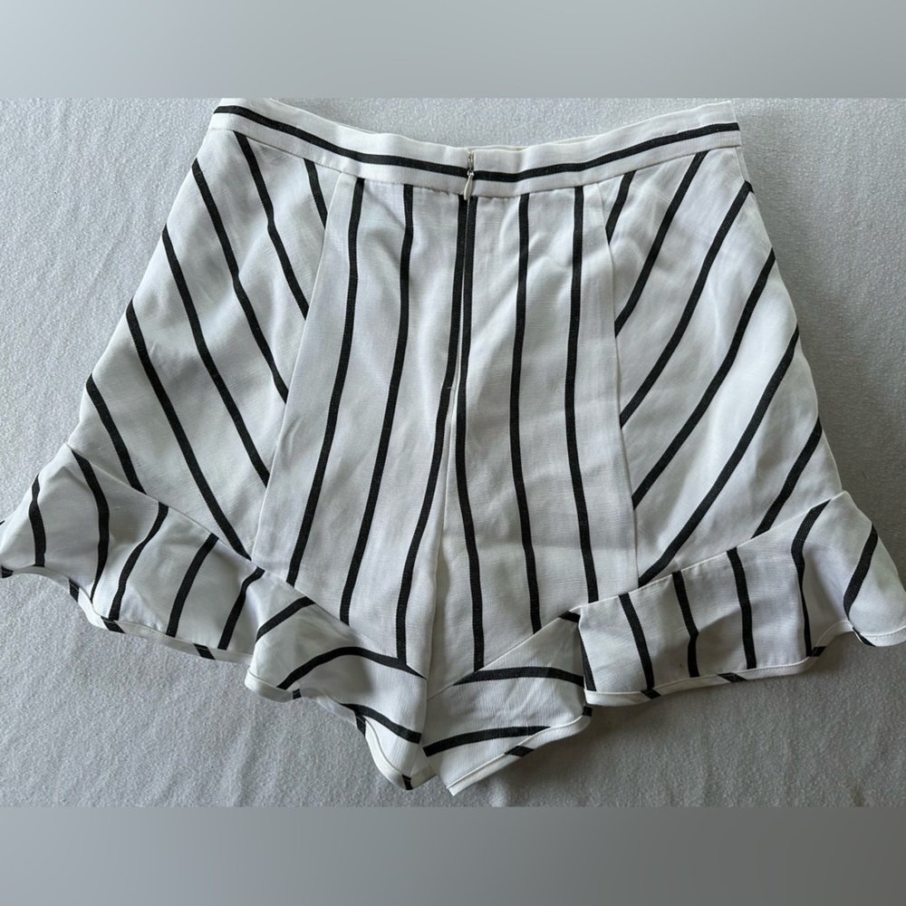 Intermix Linen Ruffle Shorts - Picture 6 of 7